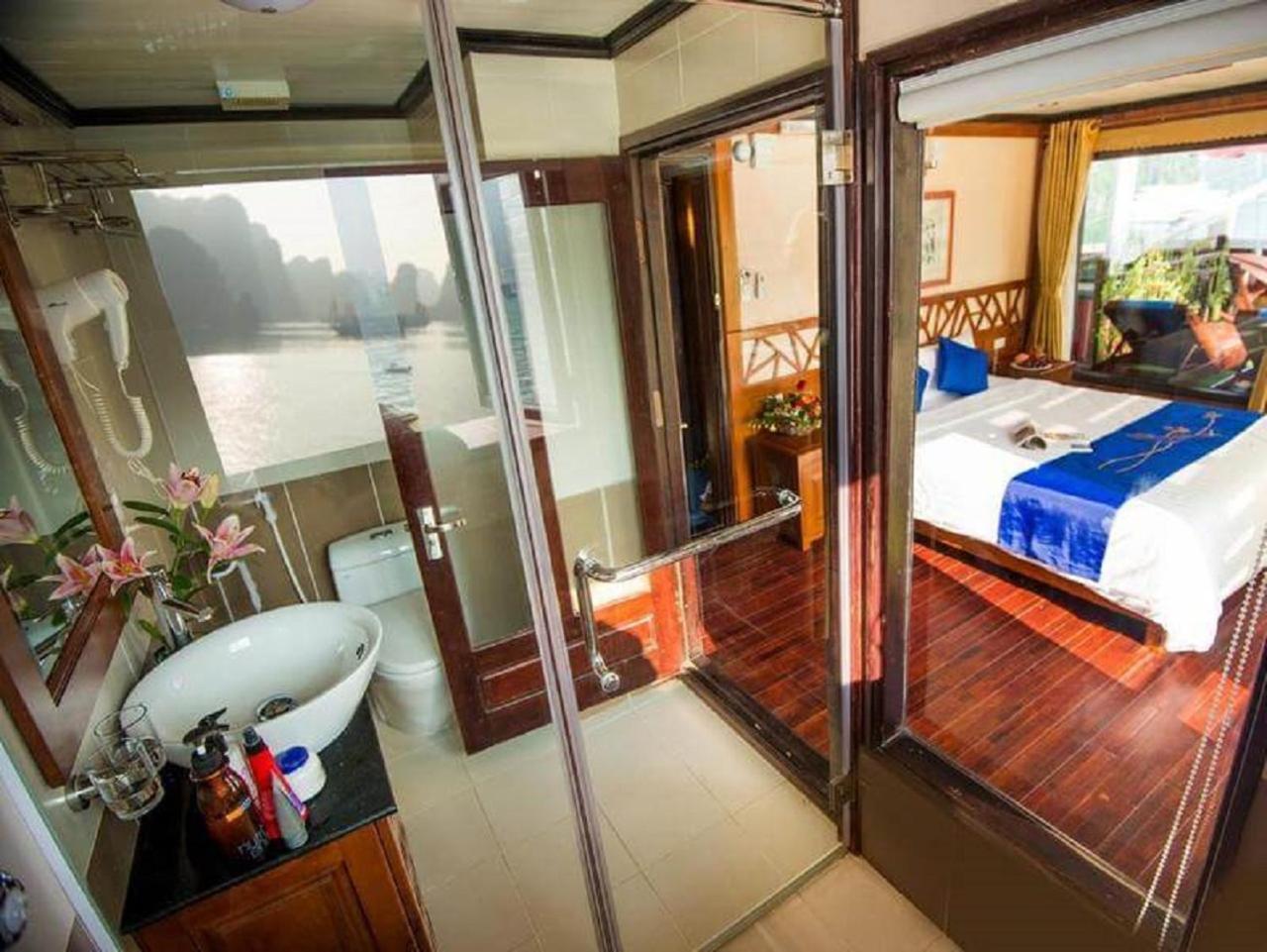 Готель Royal Cruise Halong Bay Халонг Екстер'єр фото